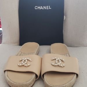 CHANEL beige mules